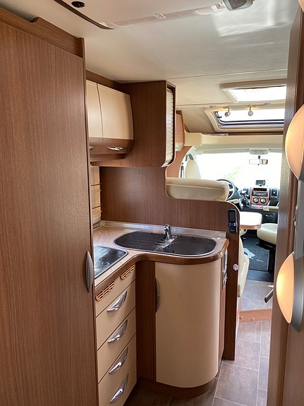Bürstner Solano T 729 3,0 177hk/ Enkelsängar/ ALDE/ 2x AC/ Vitt skinn 10 of 21