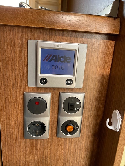 Bürstner Solano T 729 3,0 177hk/ Enkelsängar/ ALDE/ 2x AC/ Vitt skinn 14 of 21