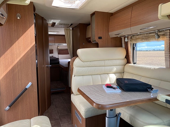 Bürstner Solano T 729 3,0 177hk/ Enkelsängar/ ALDE/ 2x AC/ Vitt skinn 5 of 21