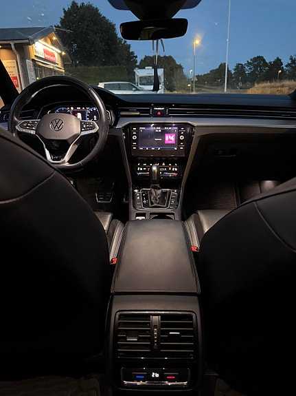Volkswagen Passat 8 of 12