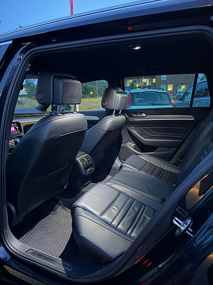Volkswagen Passat 10 of 12