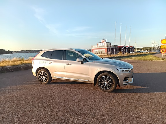 Volvo XC60 2 of 9