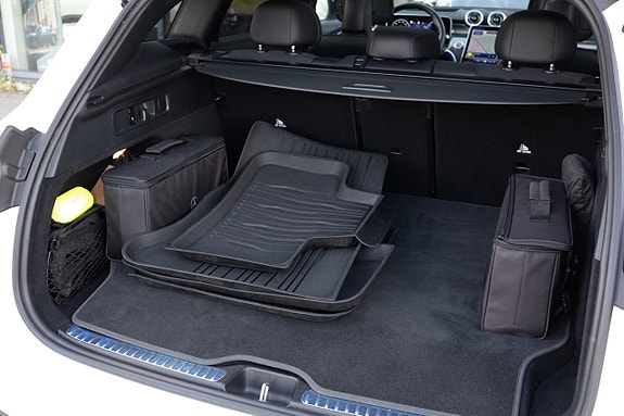 Mercedes-Benz GLC300 e 9 of 21