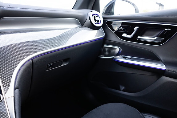 Mercedes-Benz GLC300 e 18 of 21