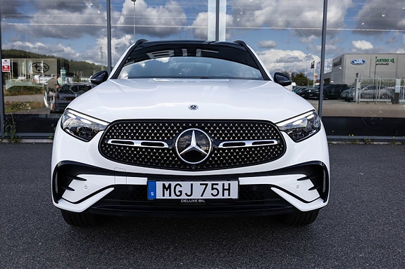 Mercedes-Benz GLC300 e 3 of 21
