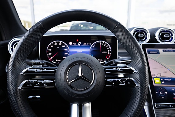 Mercedes-Benz GLC300 e 17 of 21