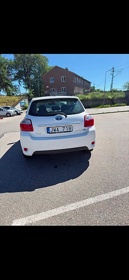 Toyota Auris 5 of 7