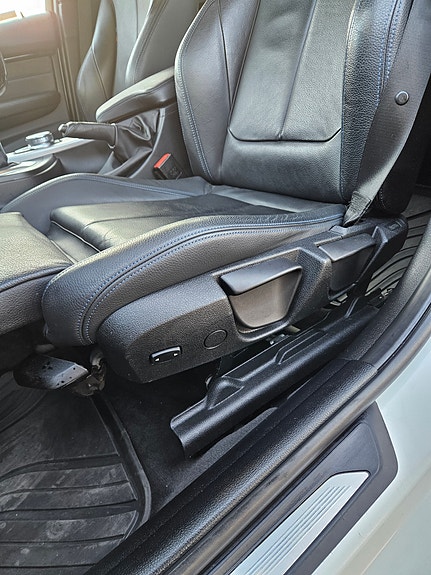 BMW 330i 10 of 30