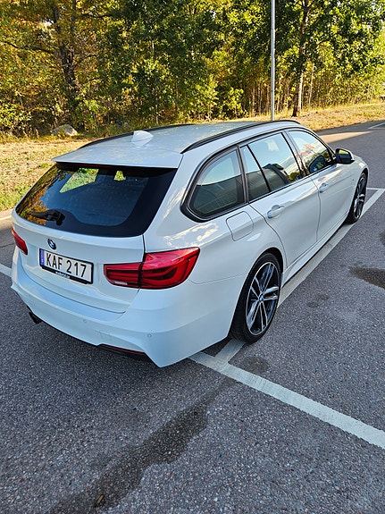 BMW 330i 5 of 30