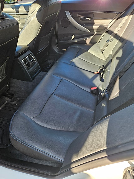 BMW 330i 16 of 30