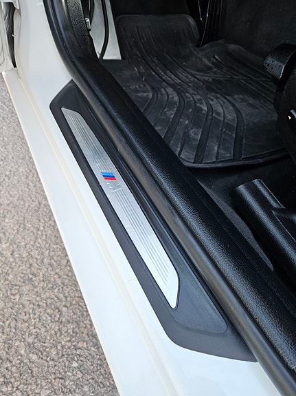 BMW 330i 12 of 30