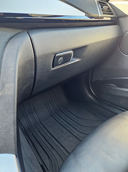 BMW 330i 14 of 30