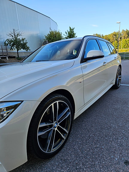 BMW 330i 3 of 30