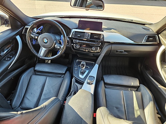 BMW 330i 9 of 30