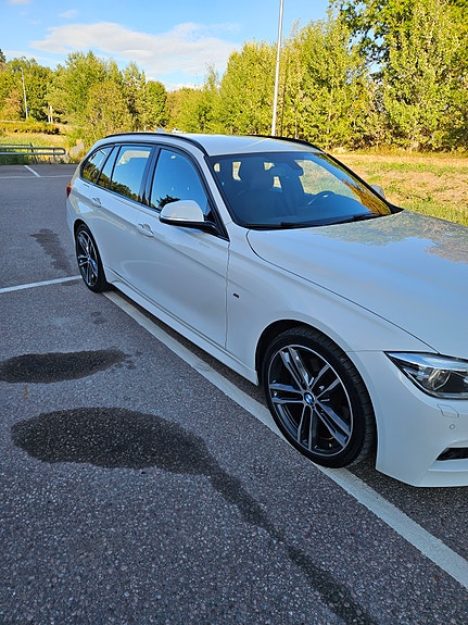 BMW 330i 7 of 30