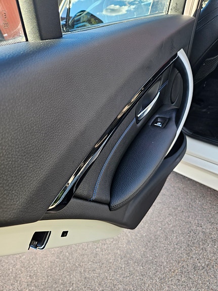 BMW 330i 15 of 30