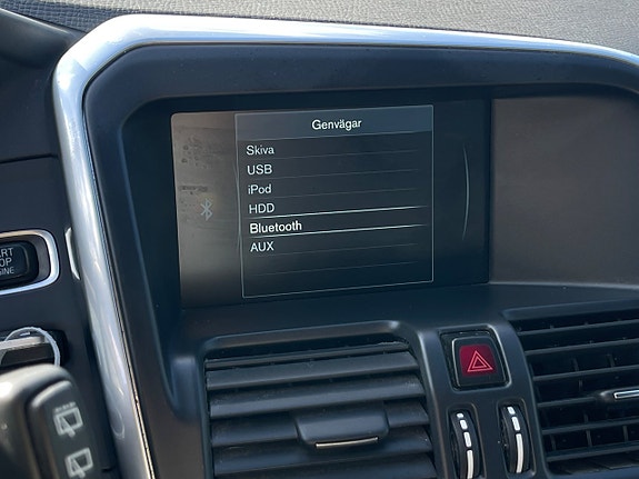 Volvo XC60 13 of 20