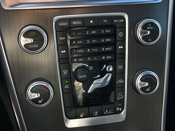 Volvo XC60 11 of 20