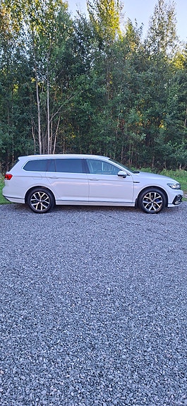Volkswagen Passat 3 of 10