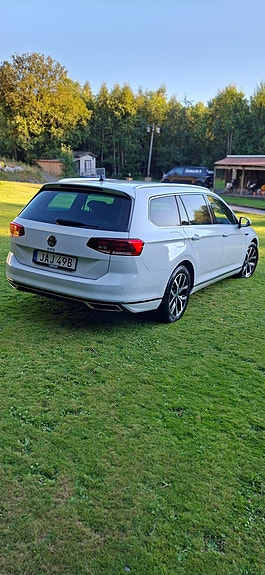 Volkswagen Passat 2 of 10