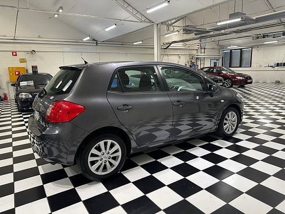 Toyota Auris 9 of 14