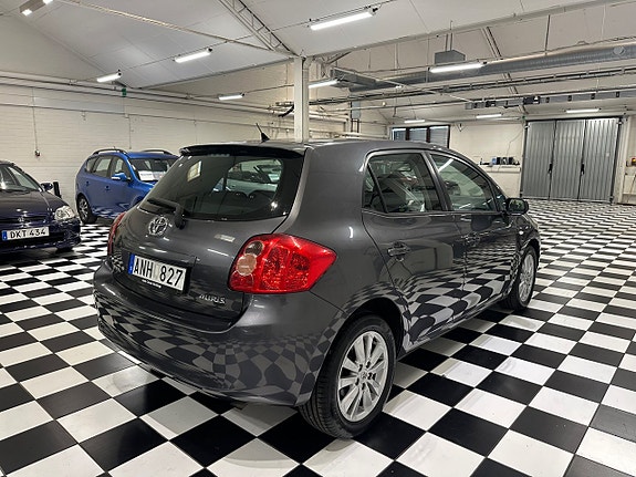 Toyota Auris 6 of 14