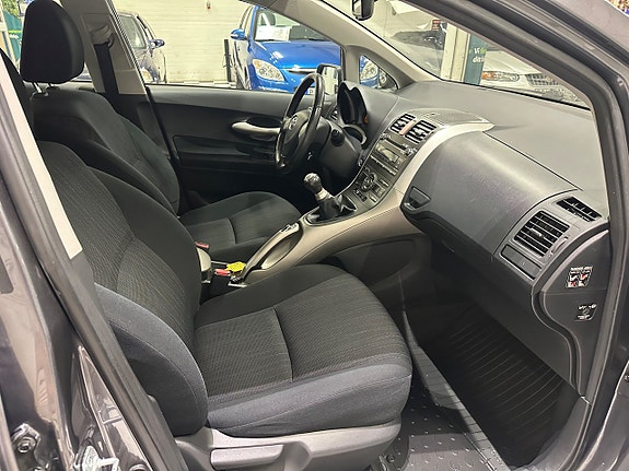 Toyota Auris 10 of 14