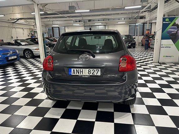 Toyota Auris 8 of 14