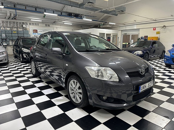 Toyota Auris 2 of 14