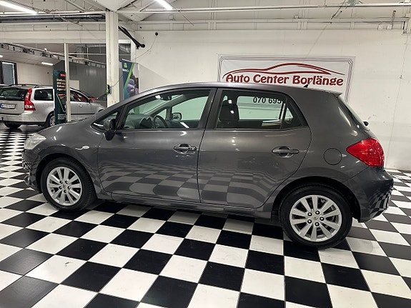 Toyota Auris 7 of 14