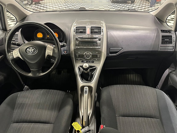 Toyota Auris 12 of 14