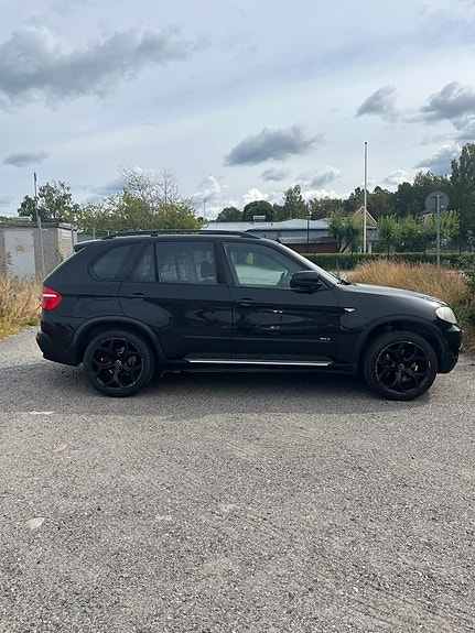 BMW X5 2 of 9