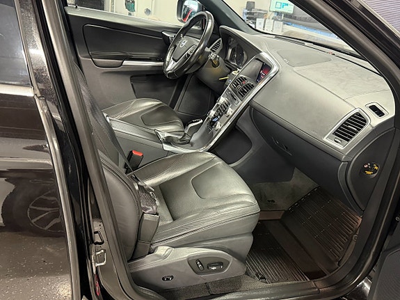 Volvo XC60 27 of 29