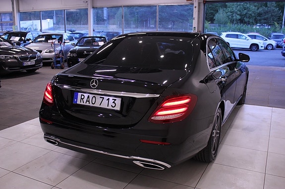 Mercedes-Benz E220 8 of 26