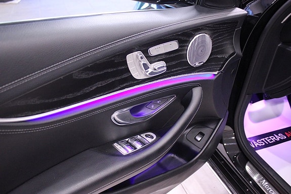Mercedes-Benz E220 11 of 26