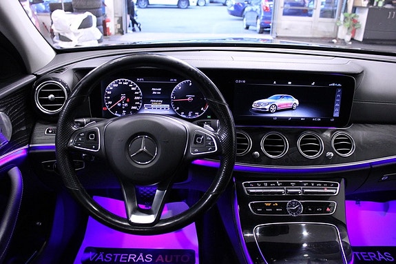 Mercedes-Benz E220 19 of 26