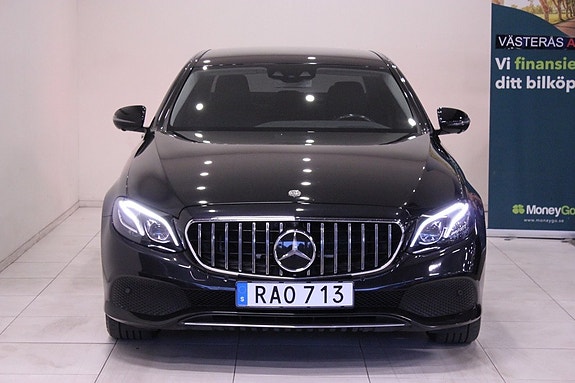 Mercedes-Benz E220 3 of 26