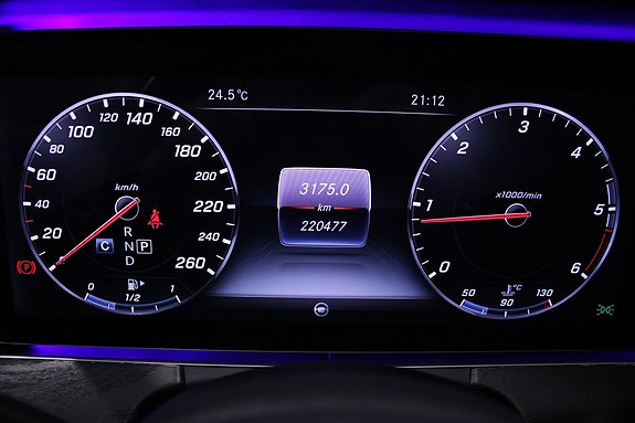 Mercedes-Benz E220 23 of 26