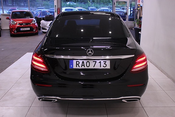 Mercedes-Benz E220 7 of 26