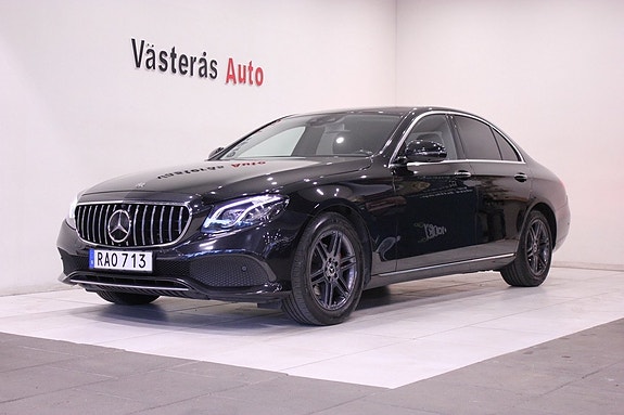 Mercedes-Benz E220 2 of 26