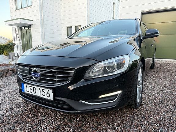 Volvo V60 2 of 17