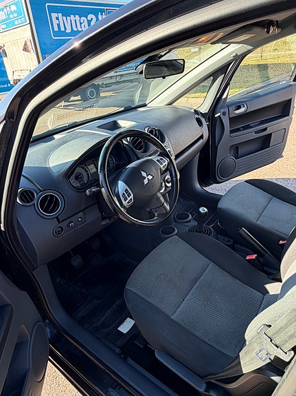 Mitsubishi Colt 4 of 4