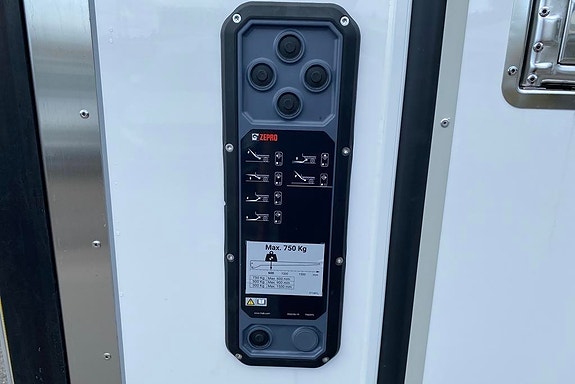 Mercedes-Benz eSprinter 420 13 of 20