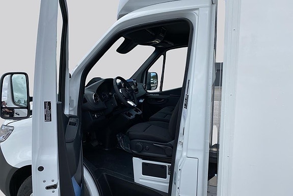 Mercedes-Benz eSprinter 420 17 of 20