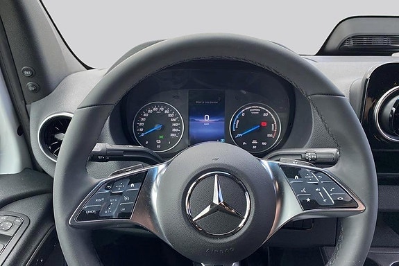 Mercedes-Benz eSprinter 420 19 of 20