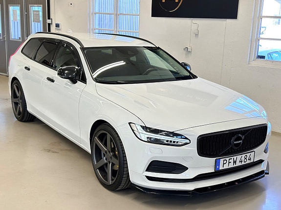 Volvo V90 2 of 25