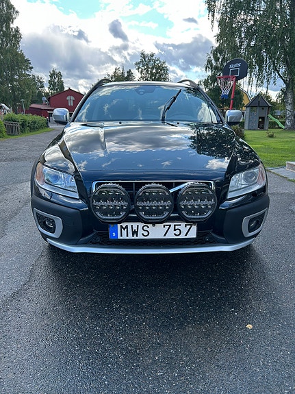 Volvo XC70 2 of 13