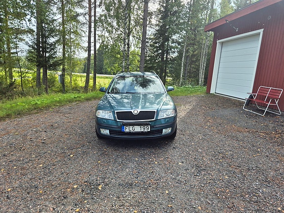 Skoda Octavia 2 of 7