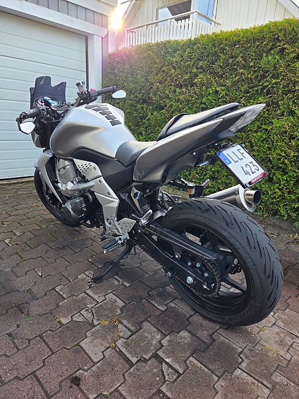 Kawasaki Z750 3 of 7