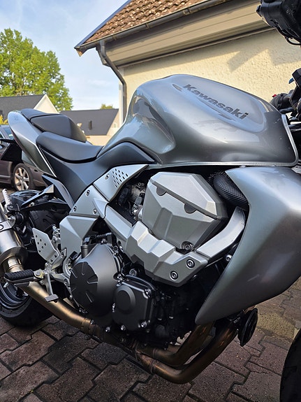 Kawasaki Z750 6 of 7